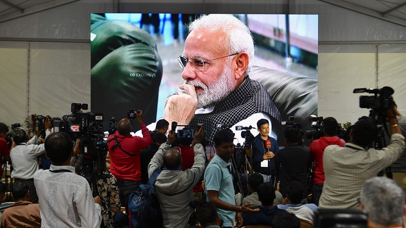 भारतको चन्द्रयान-२ सम्पर्कविहीन,  इसरोको मुख्यालयबाट प्रधानमन्त्री माेदी  फर्किए